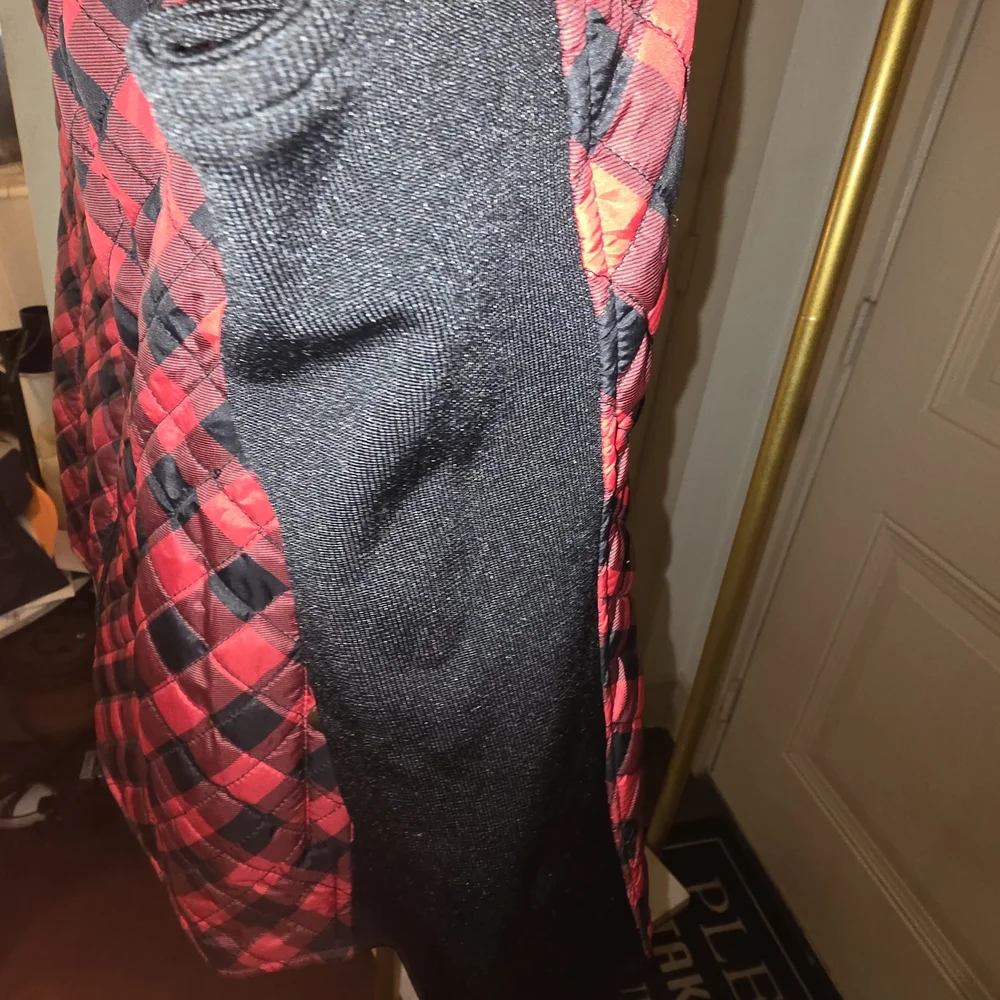2 For $20 Kim Rogers Red and Black Plaid Women's Vest - Picture 3 of 5